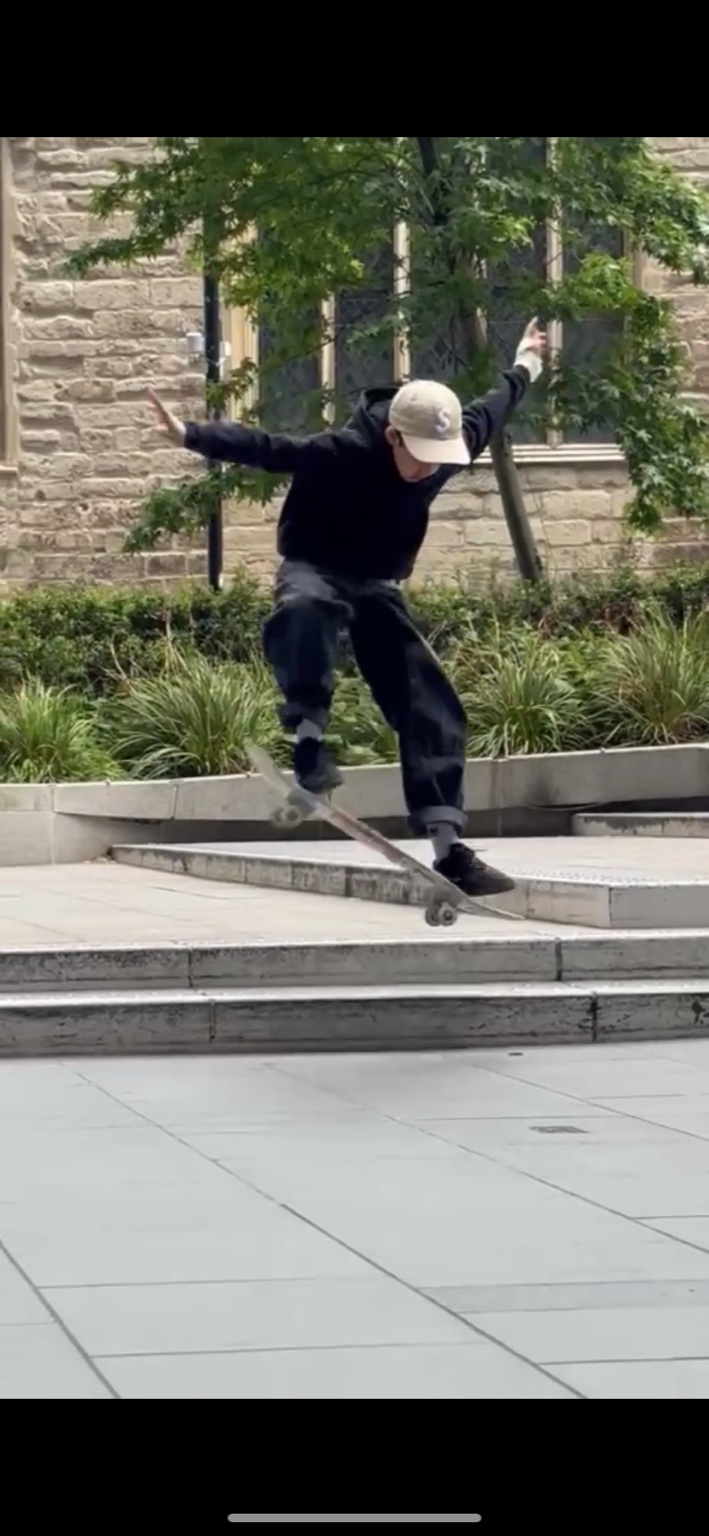 Azi skating outdoors